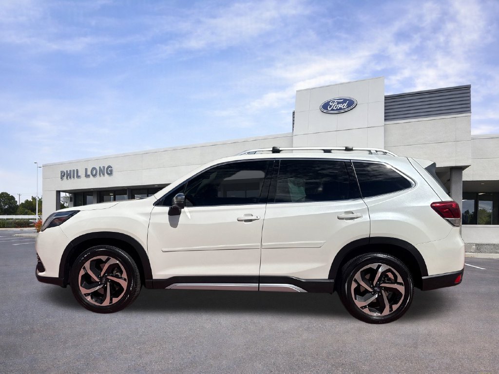 Used 2023 Subaru Forester Touring AWD/4WD image 5