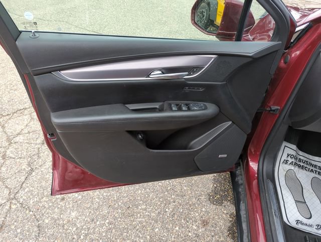 Used 2017 Cadillac XT5 Premium Luxury w/ LPO, Wheel Lock Package image 10