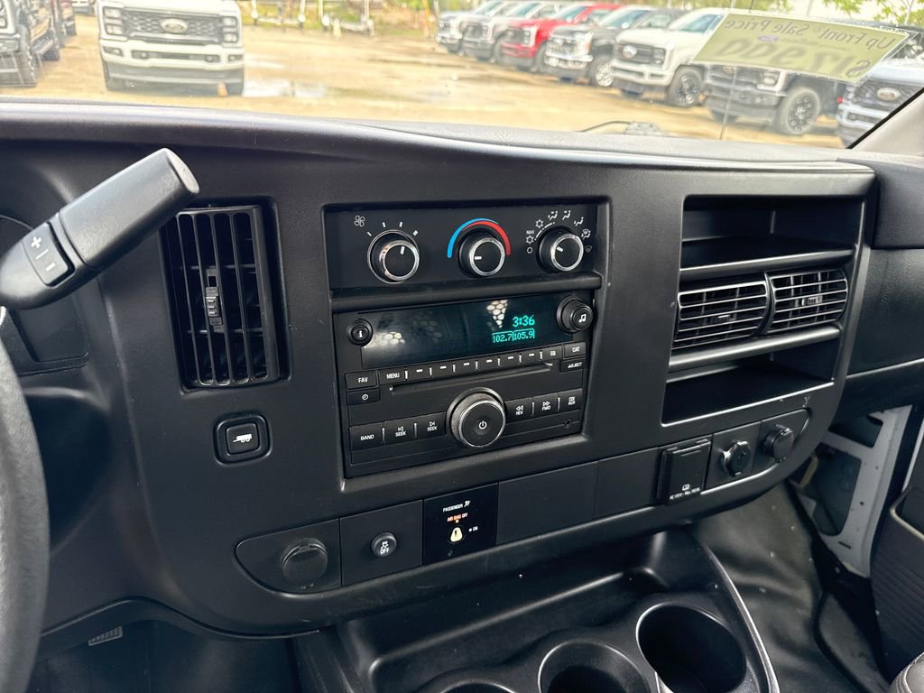 Used 2017 Chevrolet Express 2500 RWD image 18