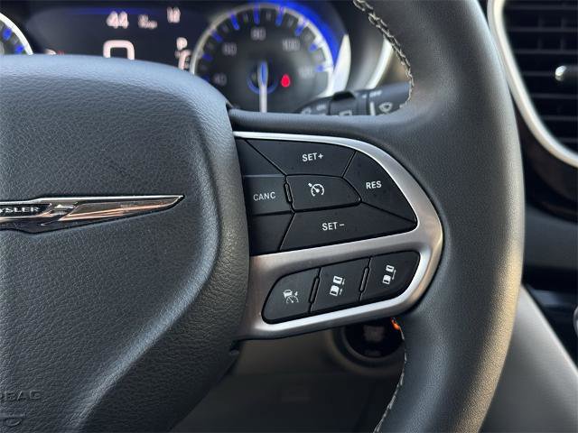 Used 2024 Chrysler Pacifica Touring-L image 24