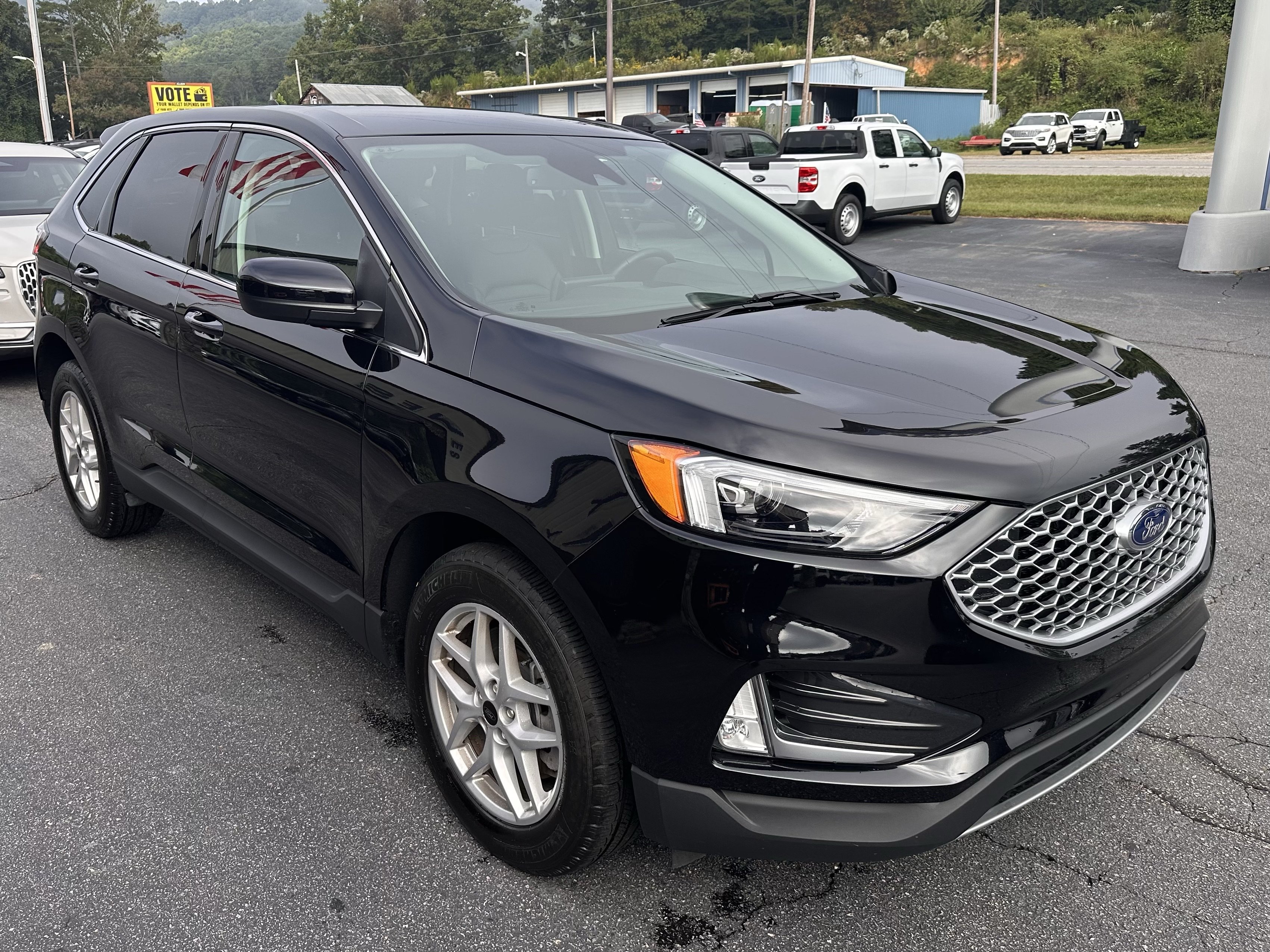 Certified 2024 Ford Edge SEL w/ Convenience Package AWD/4WD image 4