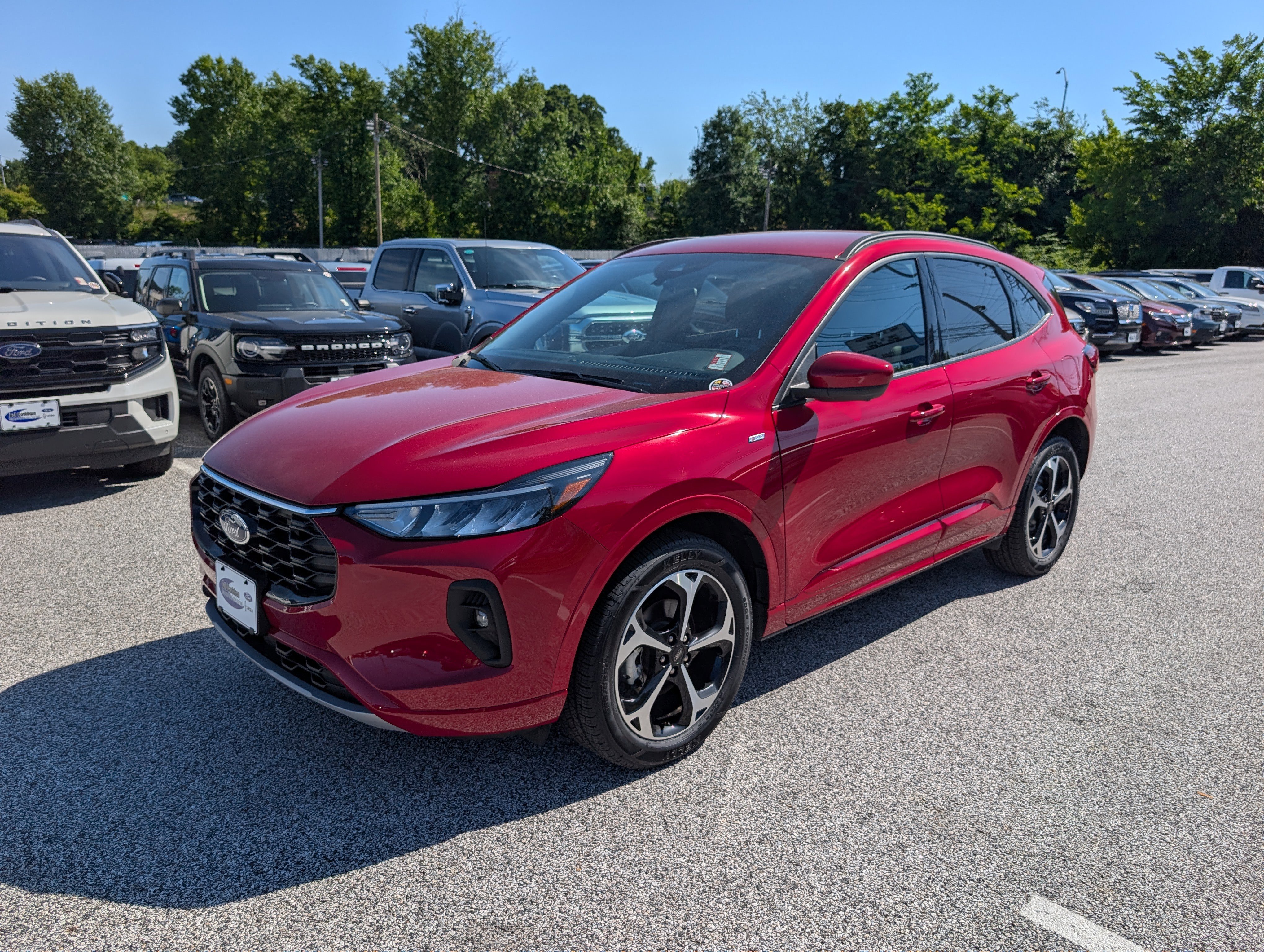 Certified 2023 Ford Escape ST-Line Select w/ Tech Pack #2 AWD/4WD image 2