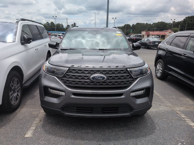Certified 2022 Ford Explorer XLT w/ Equipment Group 202A AWD/4WD image 3