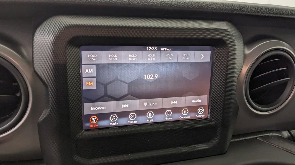 Used 2023 Jeep Wrangler Willys AWD/4WD image 22