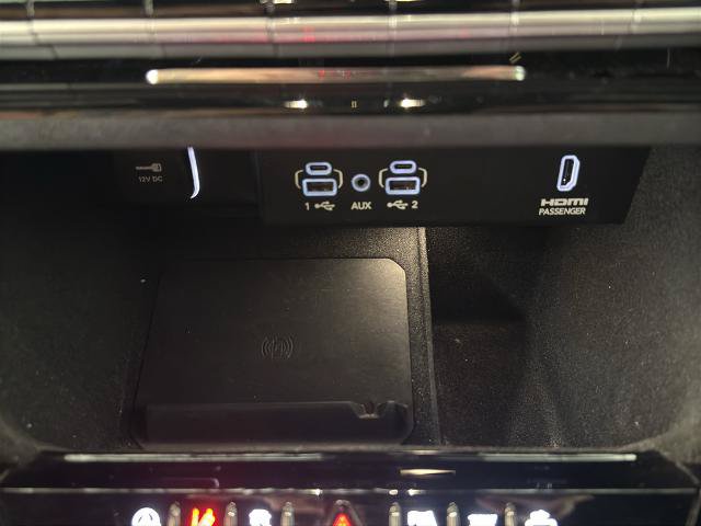 Used 2023 Jeep Wagoneer L Series III w/ Premium Group I AWD/4WD image 5