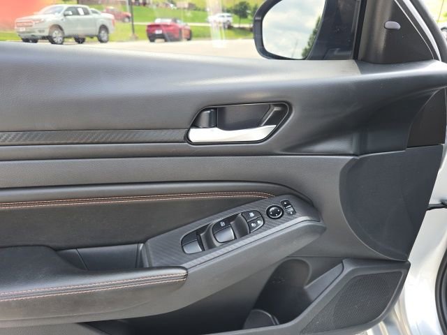 Used 2022 Nissan Altima 2.5 SR FWD image 12