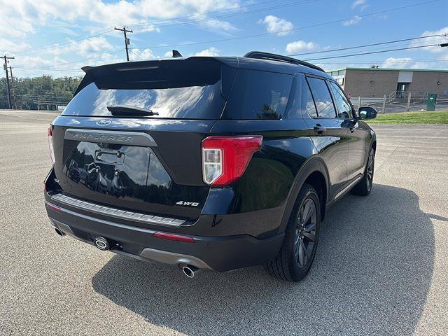 Certified 2023 Ford Explorer XLT w/ Equipment Group 202A AWD/4WD image 4