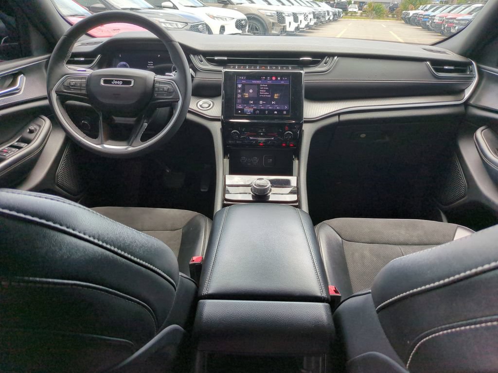 Used 2023 Jeep Grand Cherokee Altitude AWD/4WD image 16