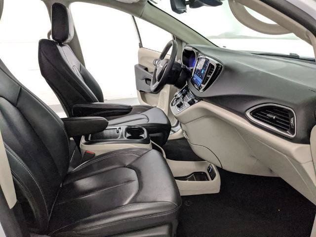 Used 2024 Chrysler Pacifica Touring-L FWD image 22