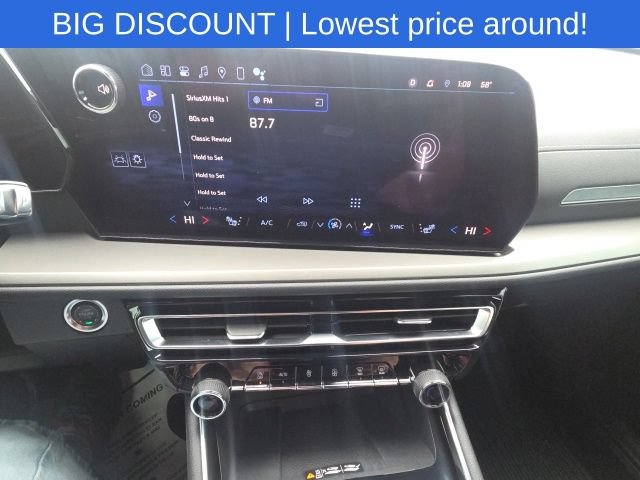 Used 2024 Chevrolet Traverse LT w/ LPO, Floor Liner Package FWD image 31