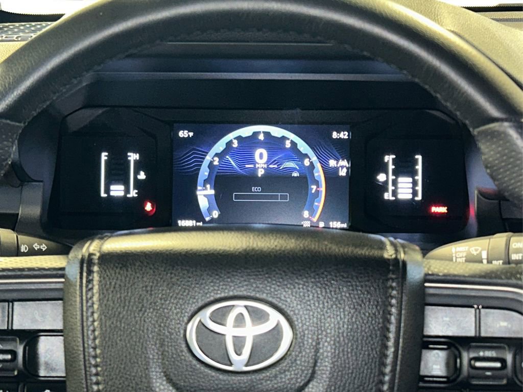 Used 2025 Toyota 4Runner SR5 AWD/4WD image 27