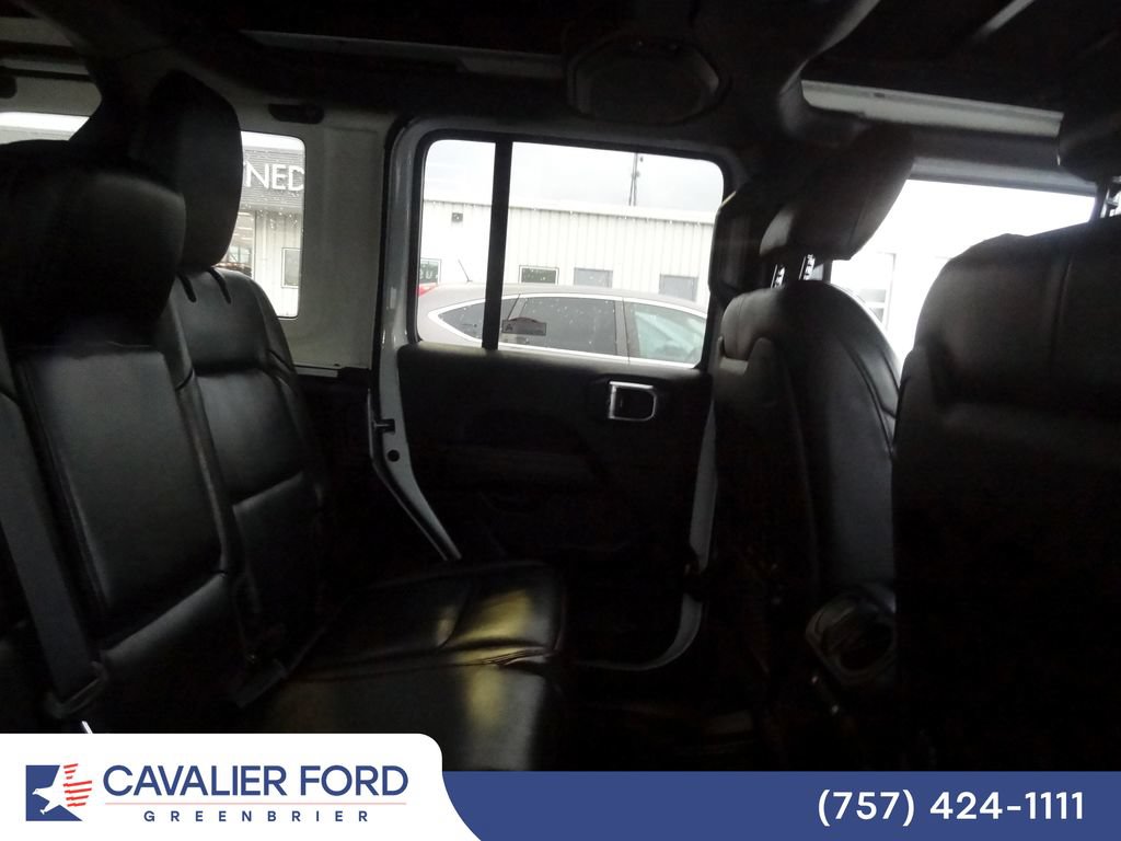Used 2022 Jeep Wrangler Unlimited Rubicon w/ Cold Weather Group AWD/4WD image 12