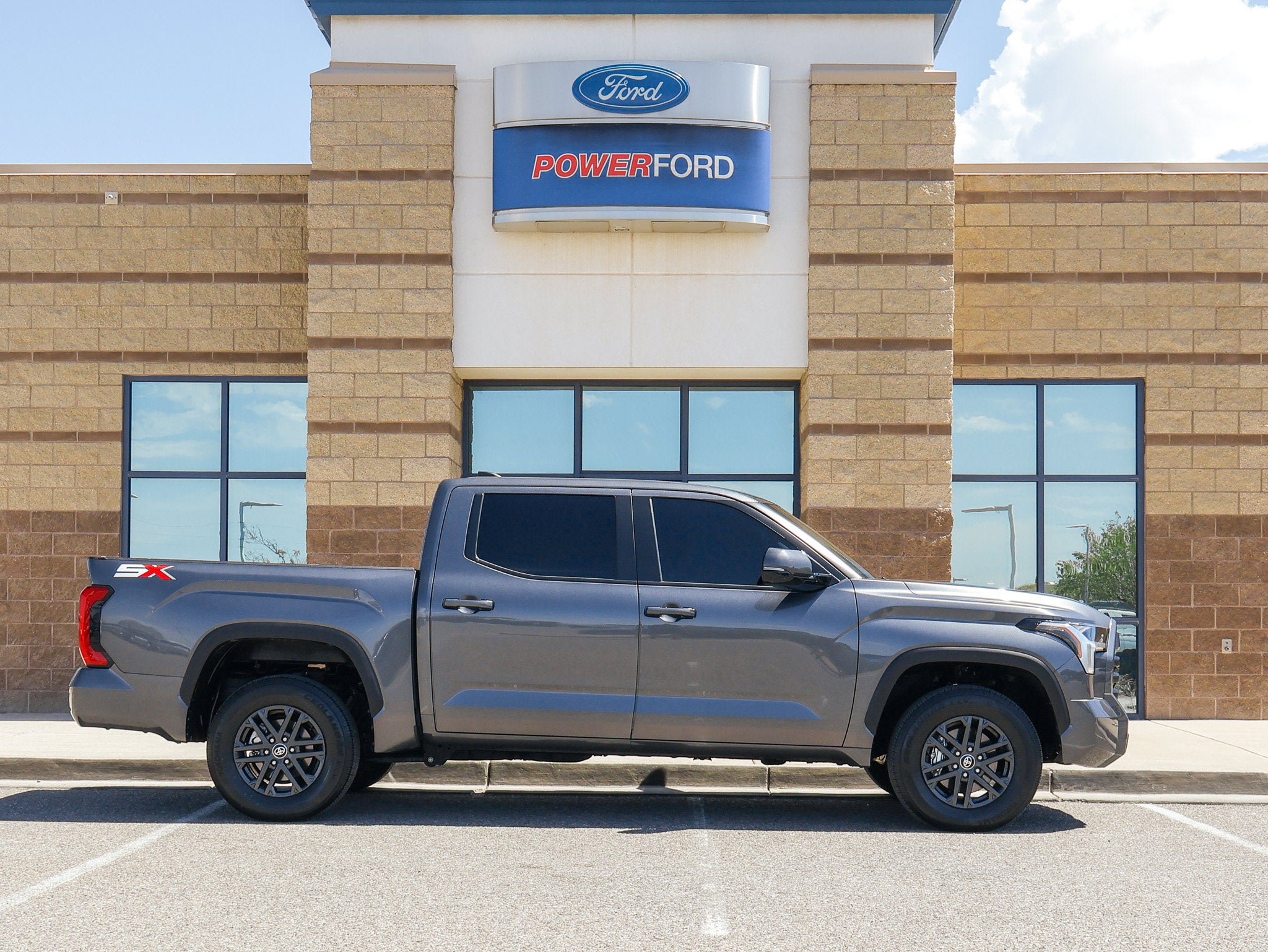 Used 2025 Toyota Tundra SR5 w/ SR5 Convenience Package AWD/4WD image 5