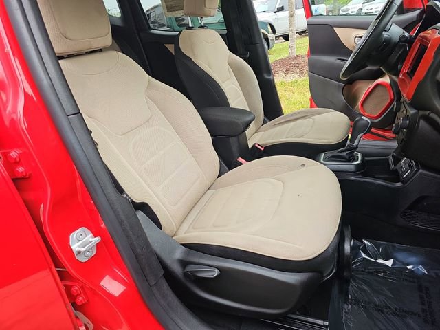 Used 2019 Jeep Renegade Latitude FWD image 10