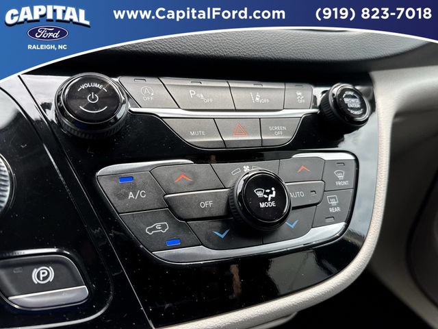 Used 2024 Chrysler Pacifica Touring-L FWD image 29