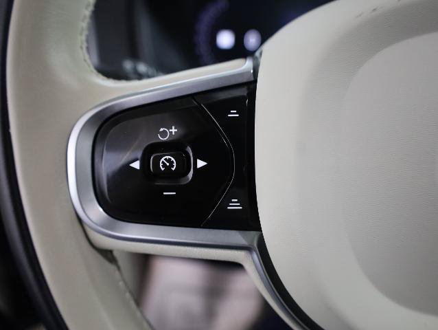 Used 2023 Volvo XC90 B6 Ultimate w/ Protection Package Premier AWD/4WD image 31