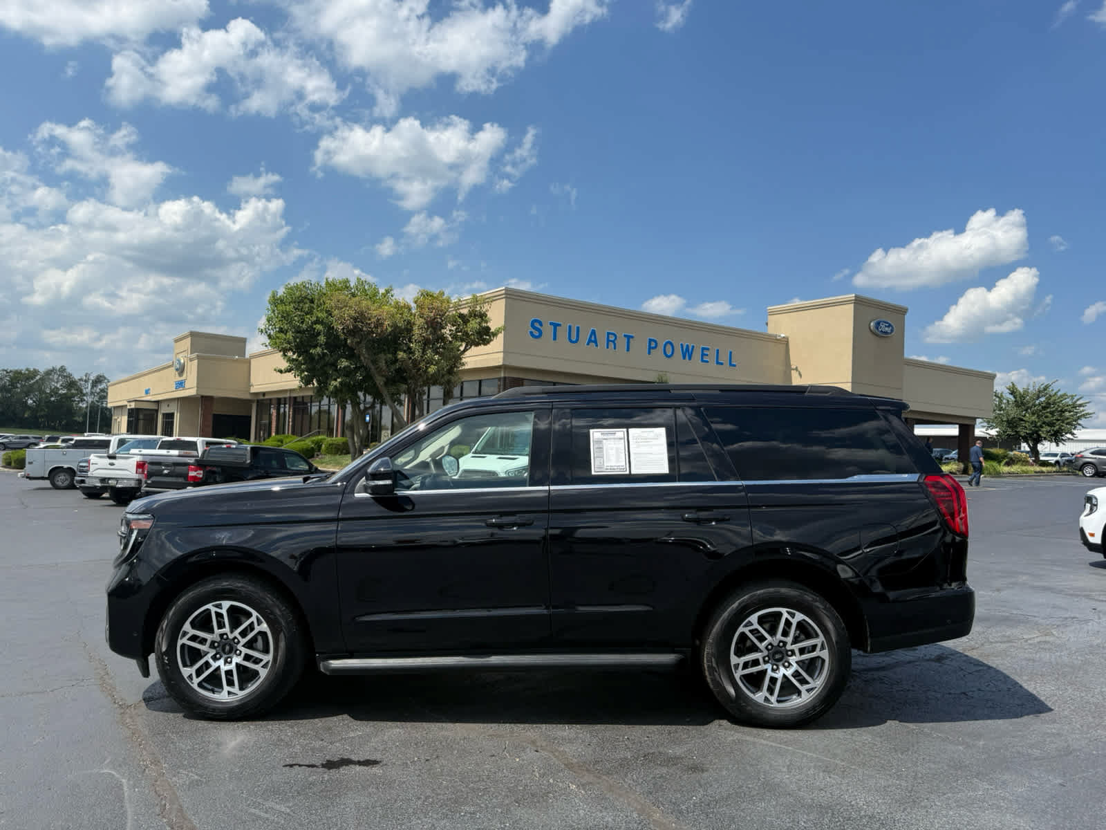Certified 2025 Ford Expedition Active AWD/4WD image 27