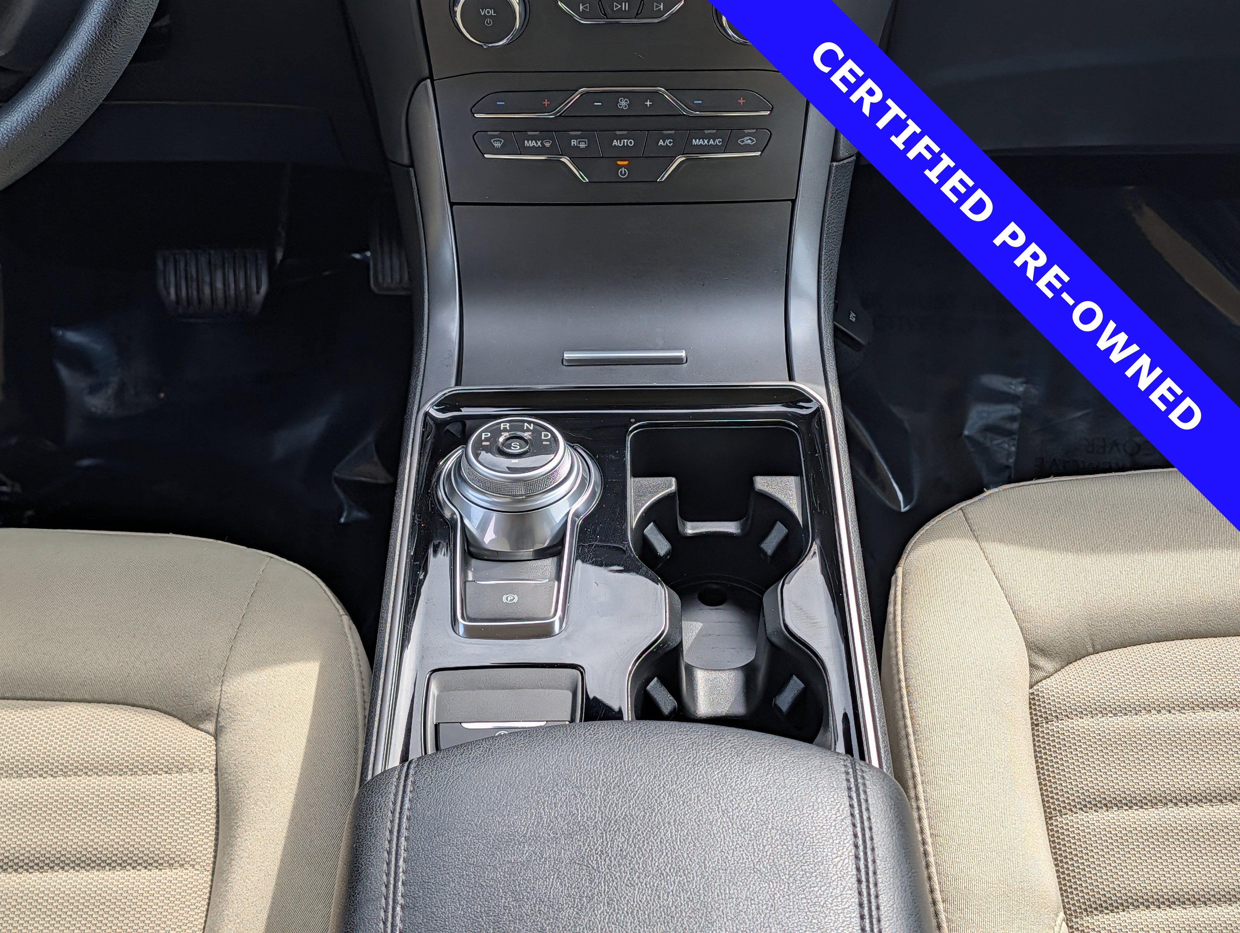 Certified 2020 Ford Edge SE image 19