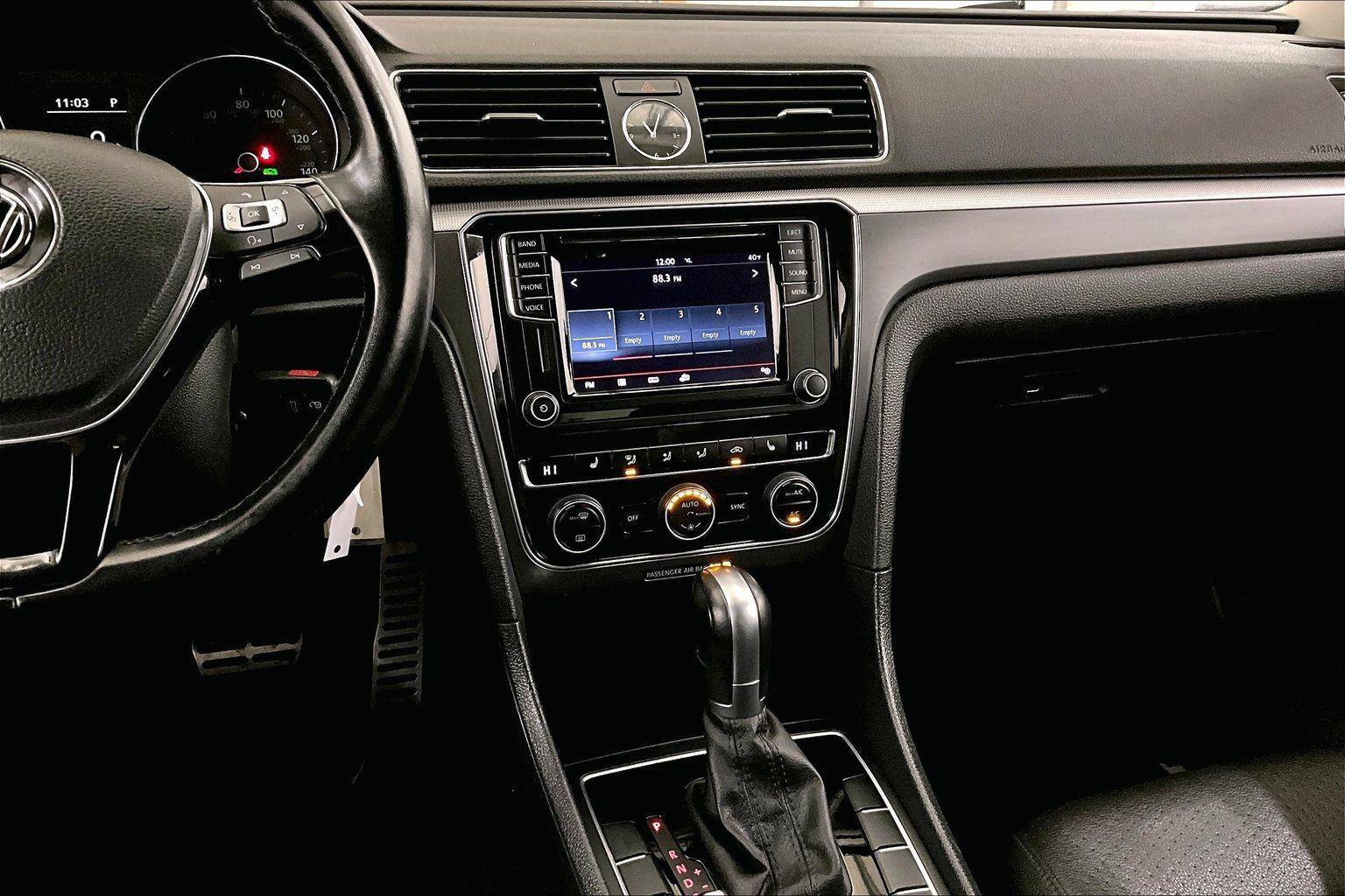 Used 2017 Volkswagen Passat 1.8T R-Line image 6