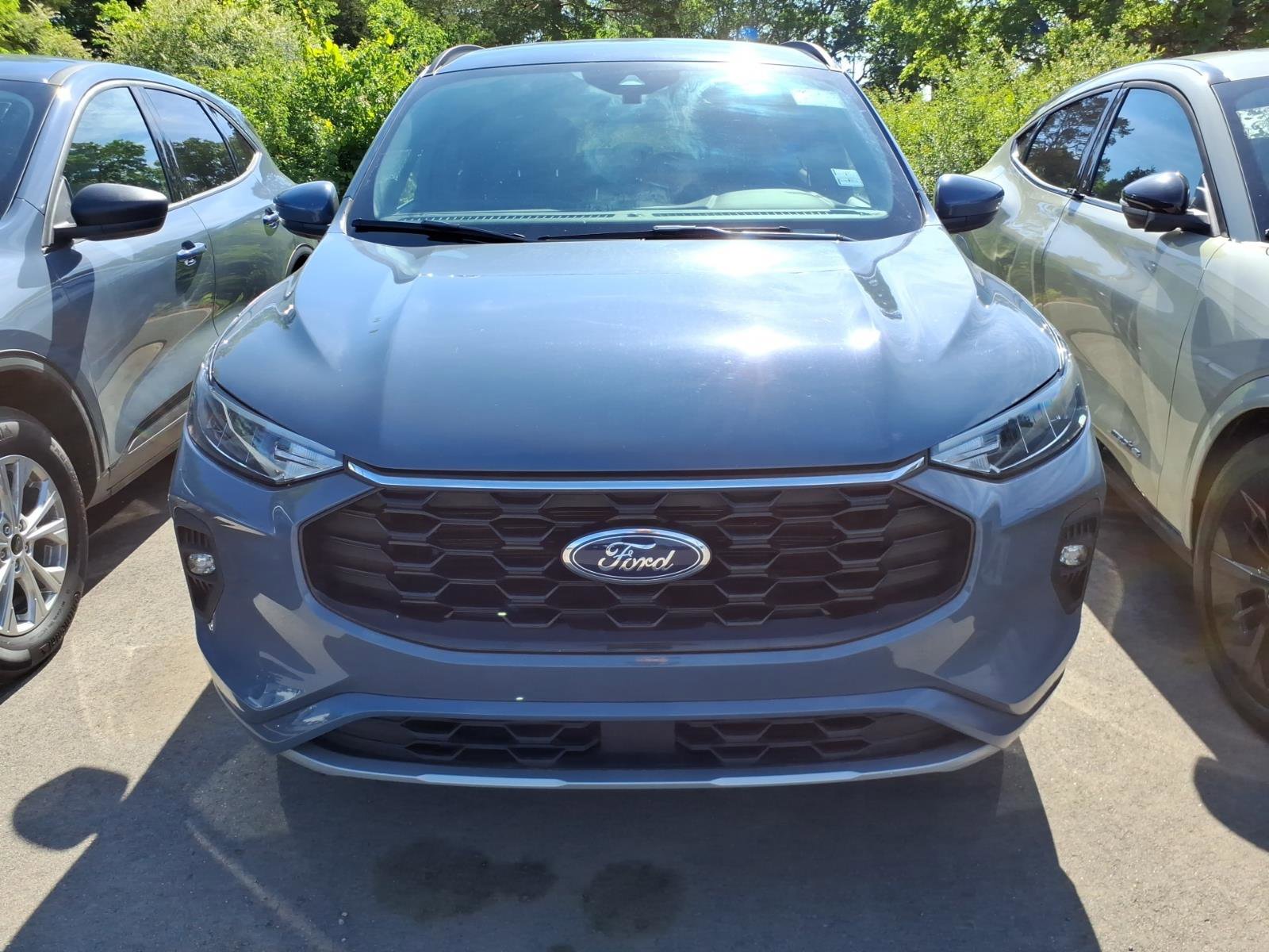 Certified 2023 Ford Escape ST-Line Select AWD/4WD image 2