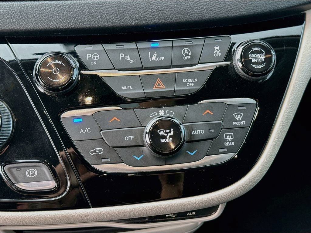 Used 2019 Chrysler Pacifica Touring Plus w/ Advanced Safetytec Group FWD image 16