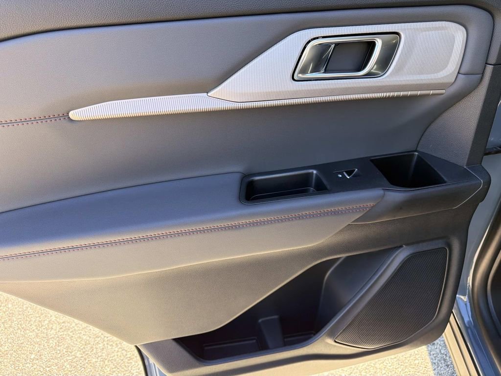 Certified 2025 Ford Explorer Active image 12