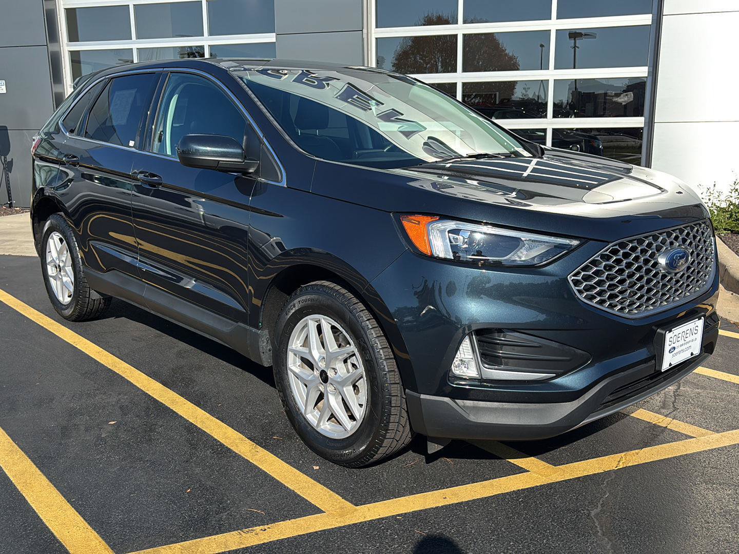 Certified 2024 Ford Edge SEL w/ Convenience Package AWD/4WD image 2