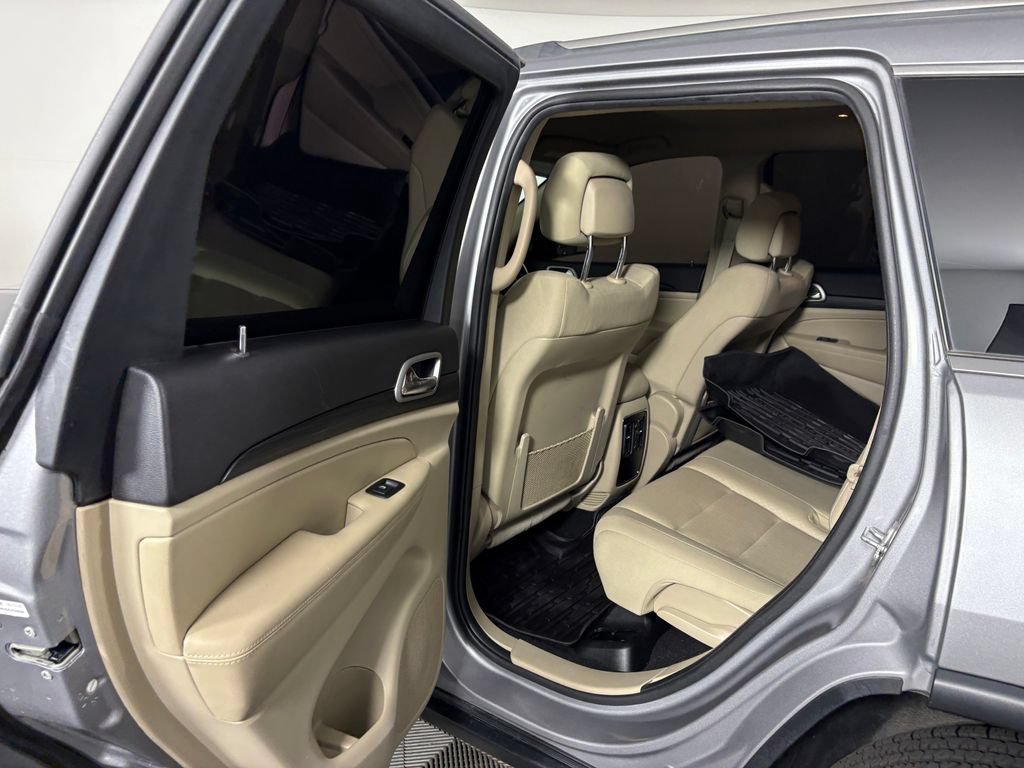 Used 2019 Jeep Grand Cherokee Laredo AWD/4WD image 28