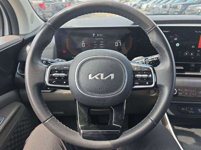 Used 2025 Kia Carnival FWD image 24