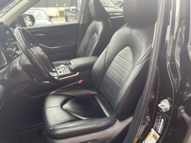 Used 2022 Toyota Highlander XLE AWD/4WD image 13