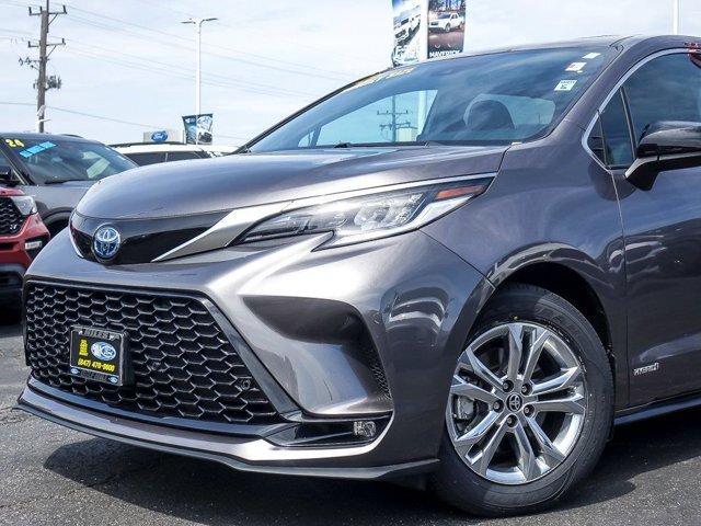 Used 2021 Toyota Sienna XSE w/ XSE Plus Package AWD/4WD image 3