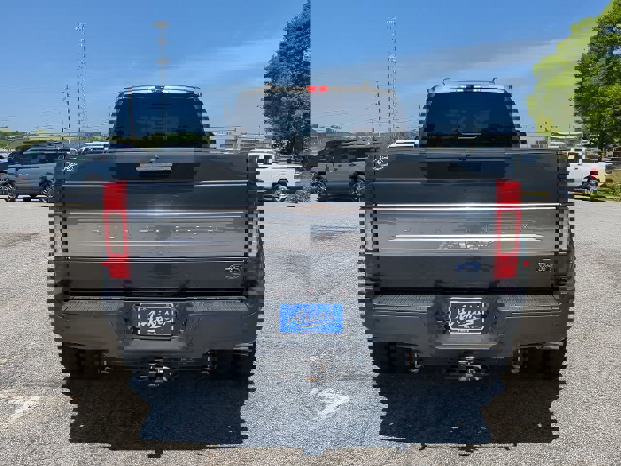 Certified 2020 Ford F450 Platinum w/ FX4 Off-Road Package image 3