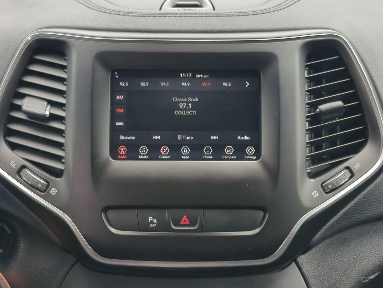 Used 2020 Jeep Cherokee Latitude FWD image 16