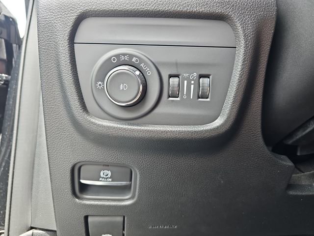 Used 2023 Jeep Grand Cherokee Limited w/ Trailer Tow Prep Group (B) RWD image 33