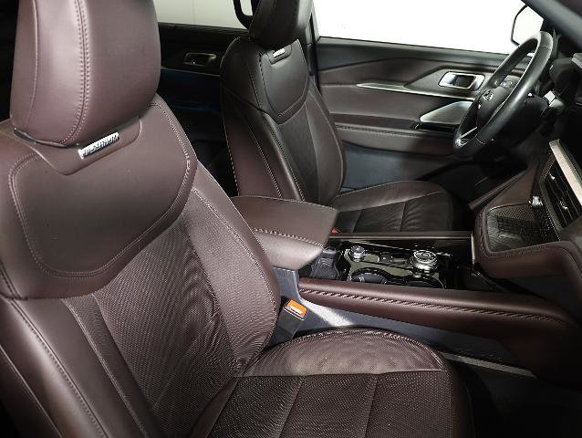 Certified 2025 Ford Explorer Platinum AWD/4WD image 9