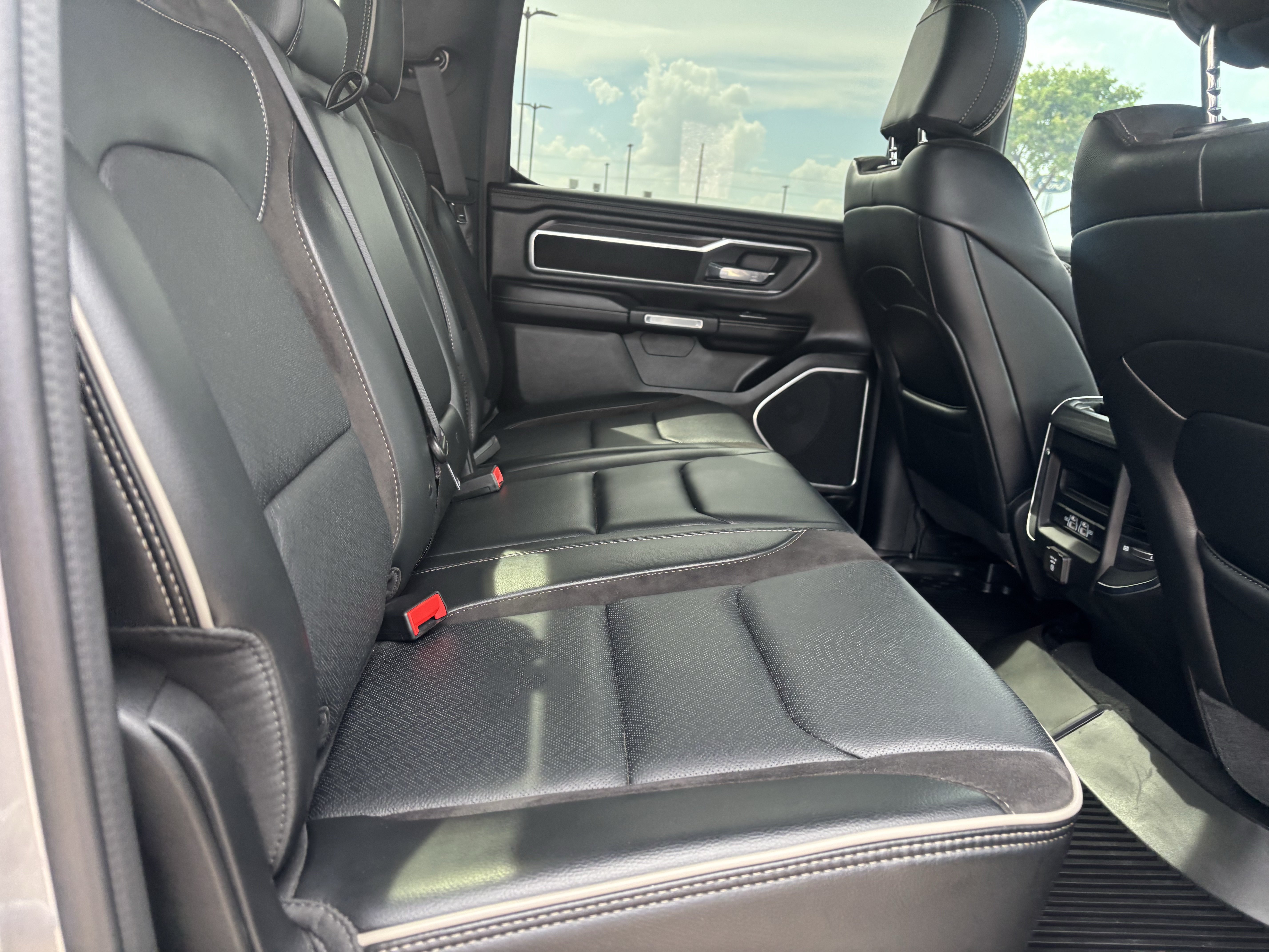 Used 2023 RAM 1500 Laramie AWD/4WD image 19