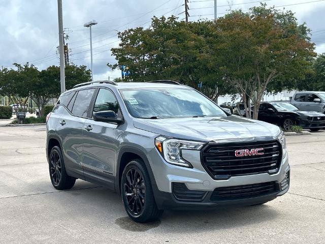 Used 2024 GMC Terrain SLE w/ Driver Convenience Package FWD image 9