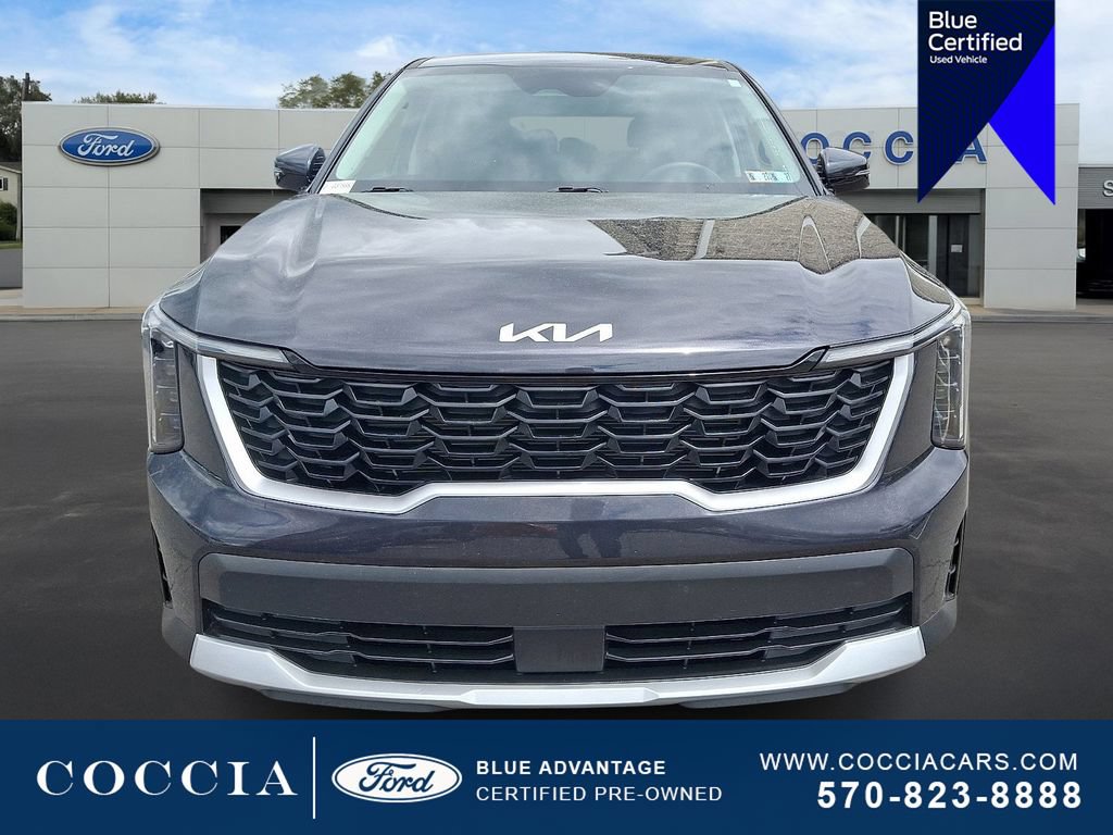 Used 2025 Kia Sorento LX FWD image 2