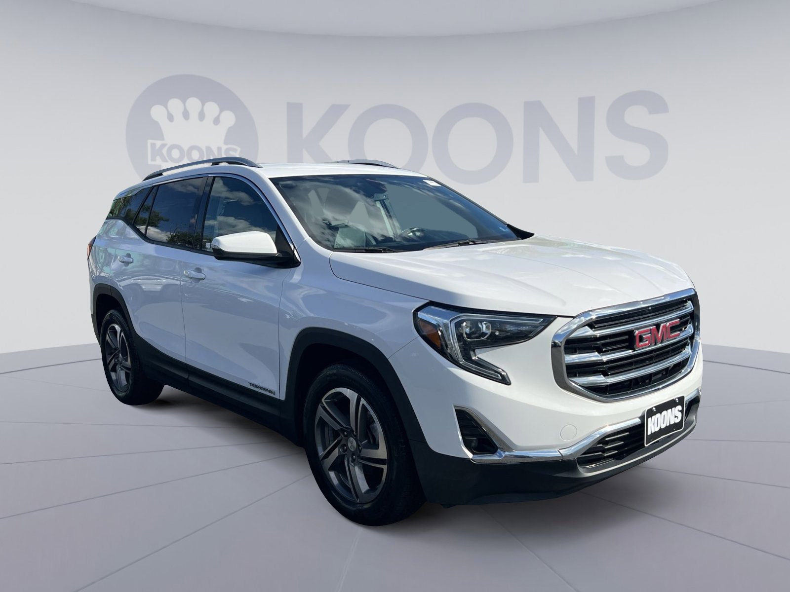 Used 2018 GMC Terrain SLT w/ Preferred Package FWD image 2
