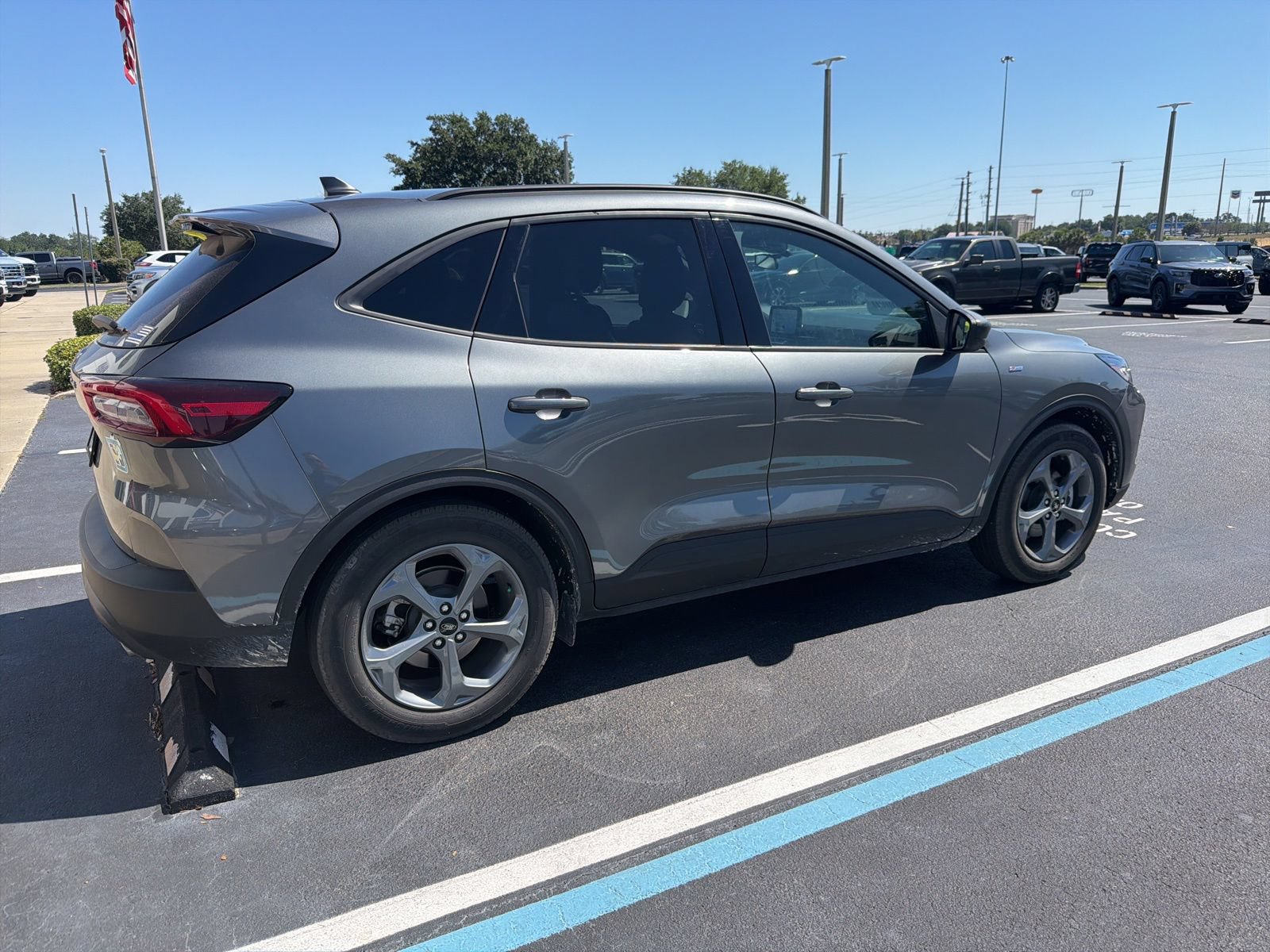 Certified 2025 Ford Escape ST-Line FWD image 3