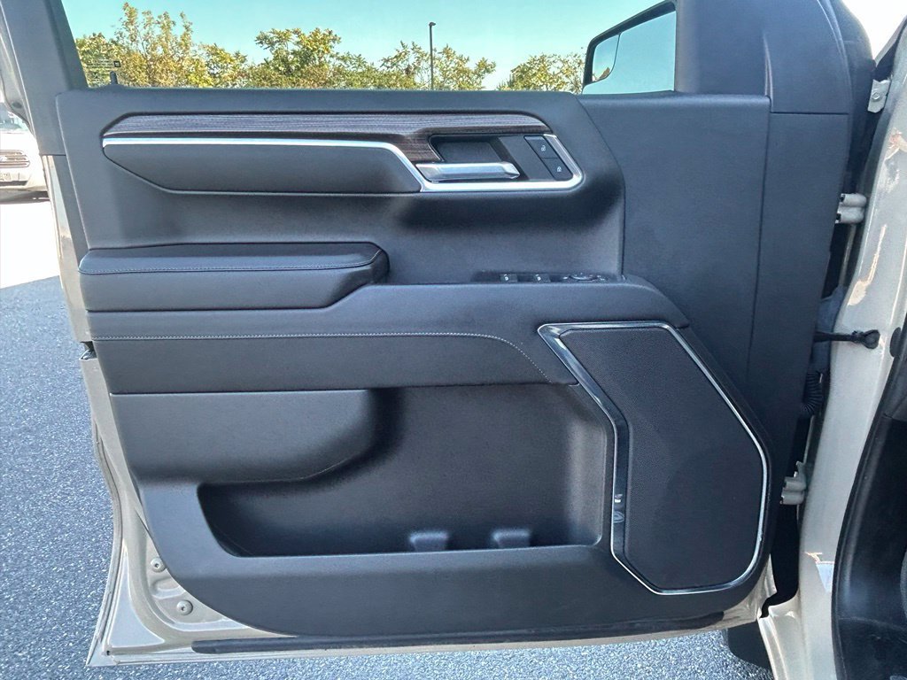 Used 2023 Chevrolet Silverado 1500 LT Trail Boss w/ LPO, Dark Essentials Package AWD/4WD image 10