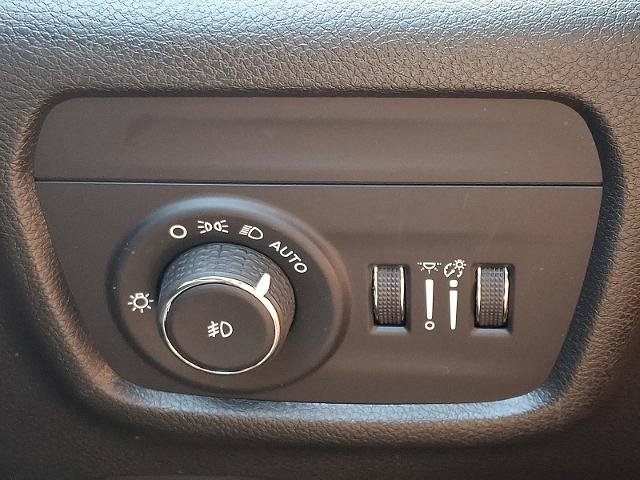 Used 2023 Jeep Grand Cherokee Limited AWD/4WD image 27