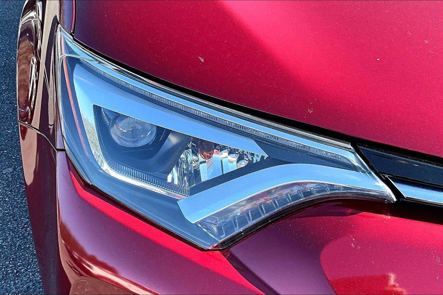 Used 2018 Toyota RAV4 Limited image 29