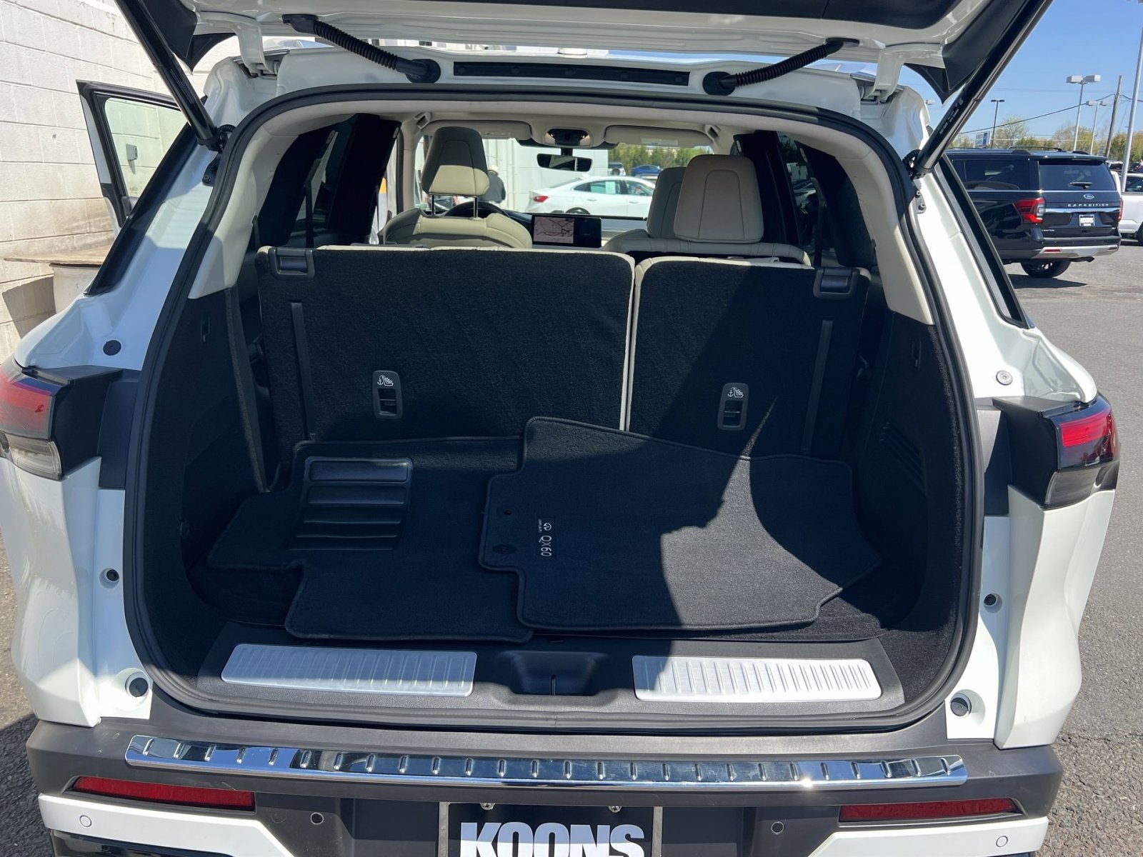 Used 2023 INFINITI QX60 Luxe w/ Cargo Package image 27