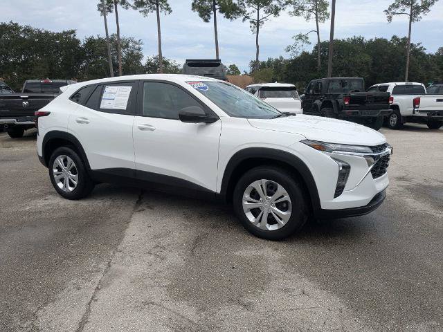 Used 2026 Chevrolet Trax LS FWD image 2