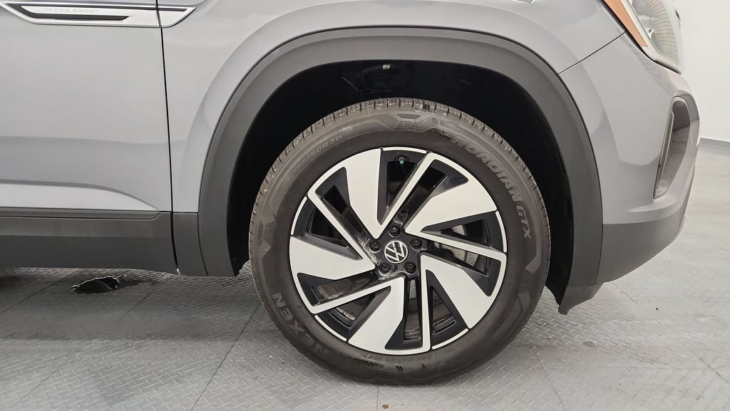 Used 2024 Volkswagen Atlas Cross Sport SE w/ Black Wheel Package AWD/4WD image 25