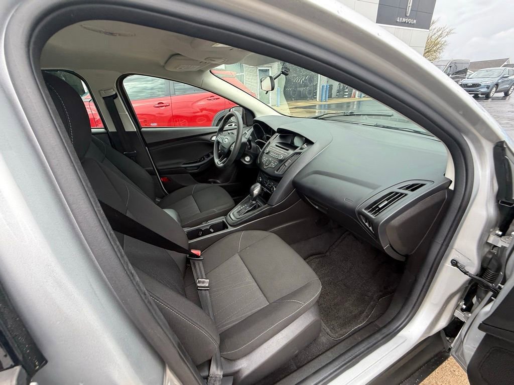 Certified 2017 Ford Focus SE FWD image 12