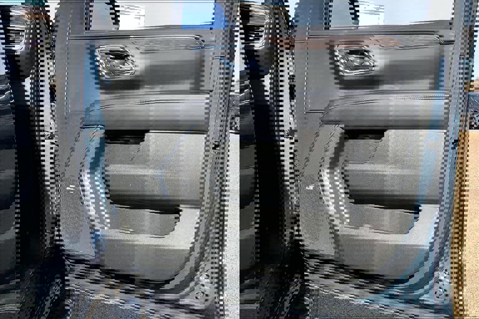 Used 2021 Chevrolet Tahoe Z71 w/ Z71 Signature Package image 43