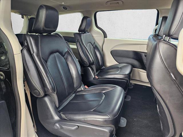 Used 2023 Chrysler Pacifica Touring-L FWD image 20