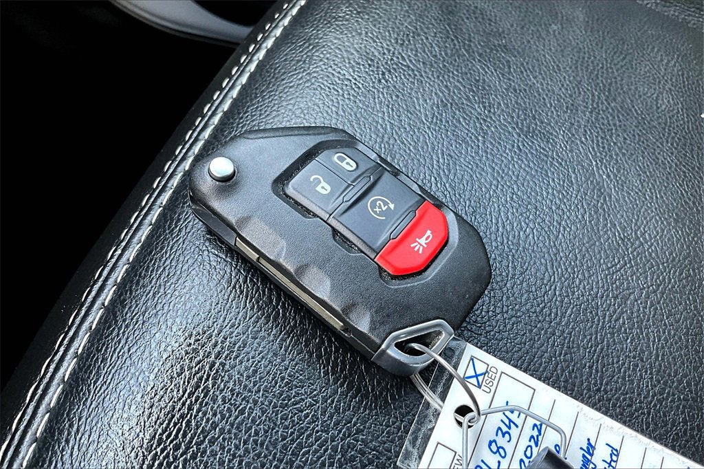 Used 2022 Jeep Wrangler Unlimited Sahara w/ Cold Weather Group image 13